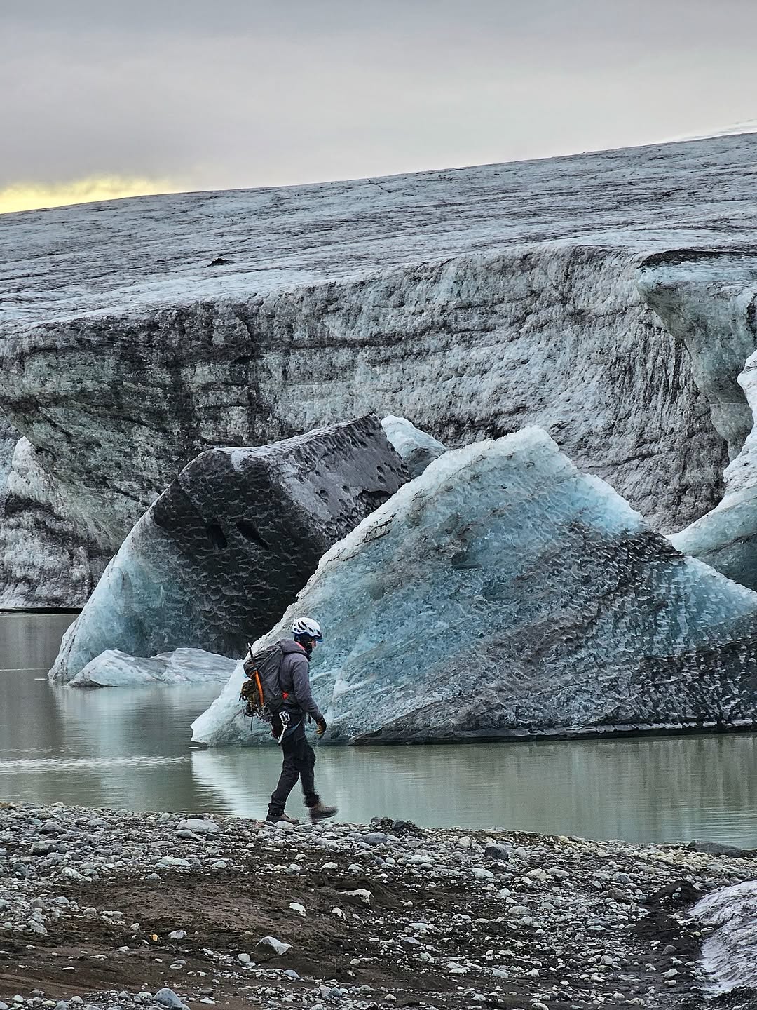 Snapshots from the weekend ❄️✨#glacieradventure #iceland #icelanditinerary #thingstodoiniceland #icelandtrip #icelandnature #...