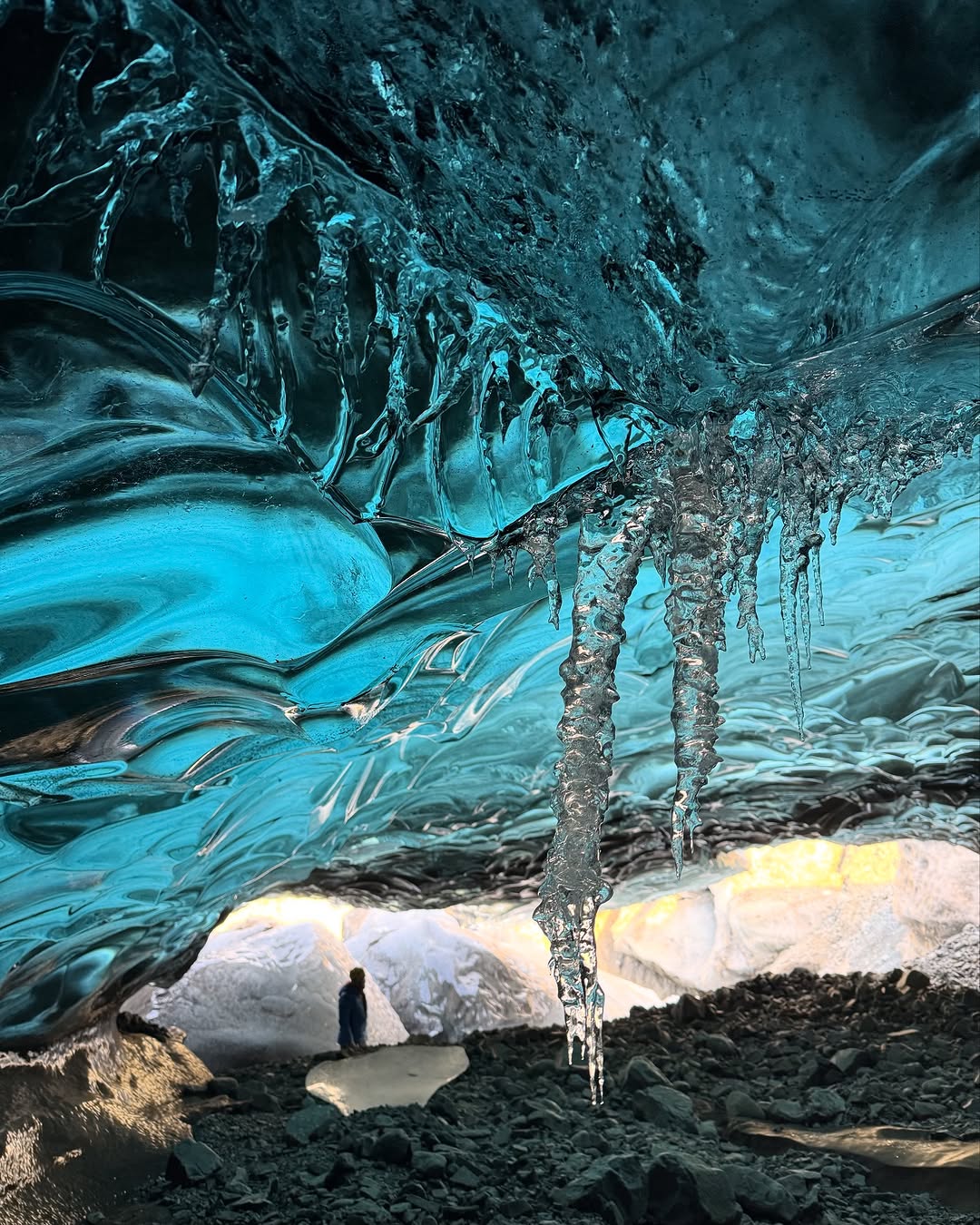 Winter is here ❄️💙✨ #glacieradventure #iceland #icelanditinerary #thingstodoiniceland #icelandtrip #icelandnature #icelandadv...