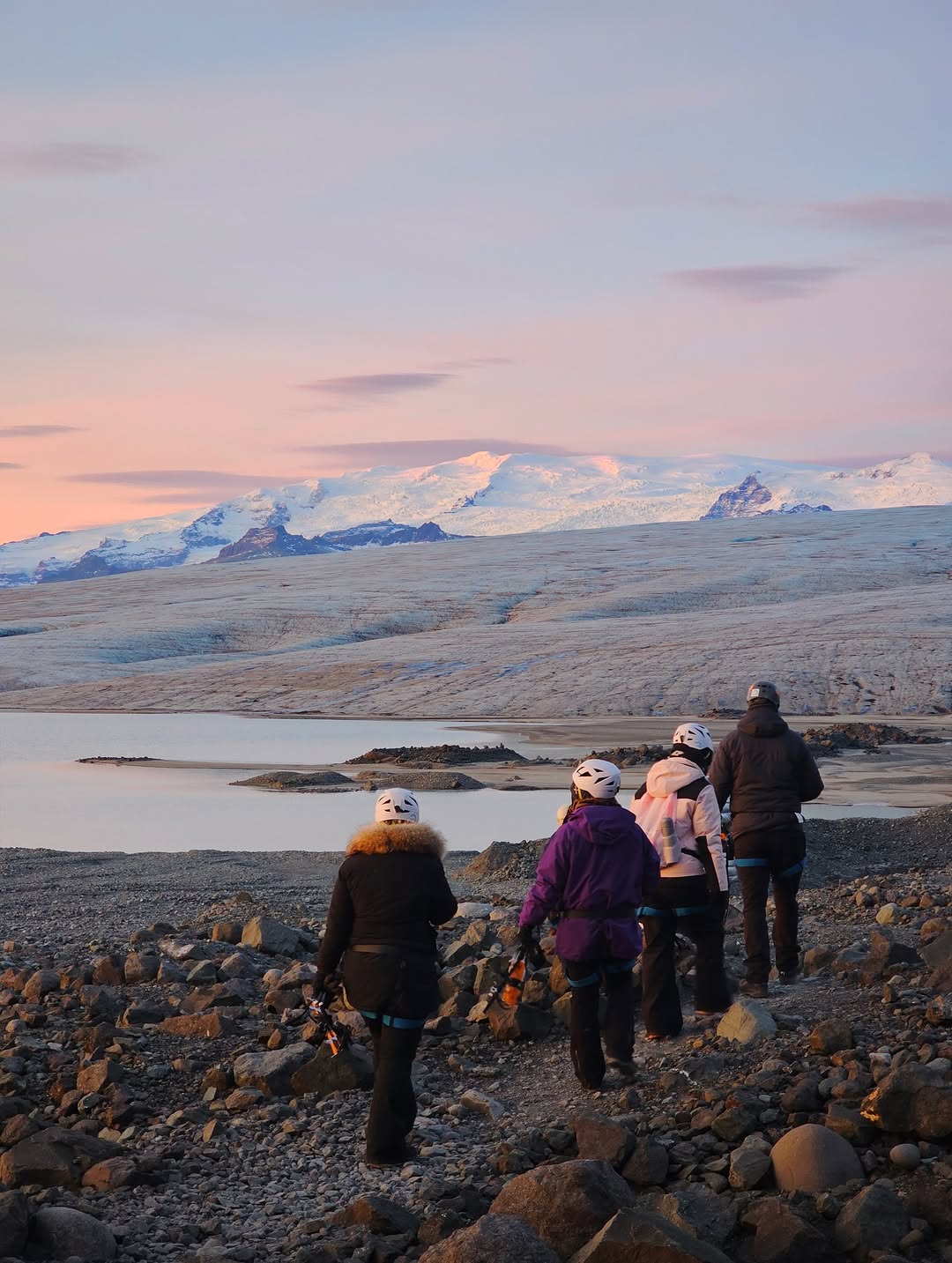 Öræfajökull in the morning winter sun ❄️✨#glacieradventure #iceland #icelanditinerary thingstodoiniceland icelandtrip iceland...